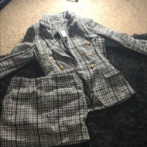 Never worn and does not fit